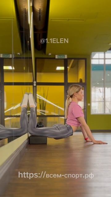 Проверяем уровень спины в растяжке #спорт #спина #упра? смотреть онлайн