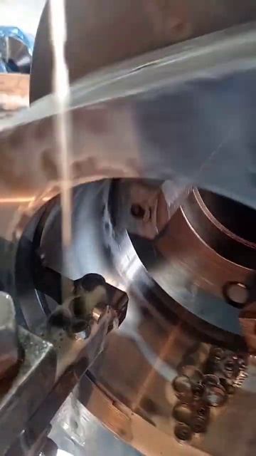 Как делается канавка на нестандартной детали #токарка смотреть онлайн