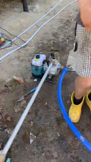 БЕШЕННЫЙ поток воды в абиссинской скважины с 15м. смотреть онлайн