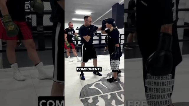 Отрабатываем удар молоток💥 #kitek #бокс #китэк #бои #спор