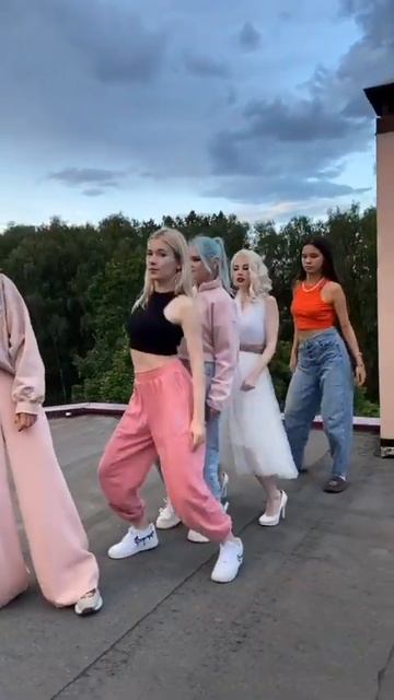 В любой компании всегда есть такая подруга, как я. Кото смотреть онлайн