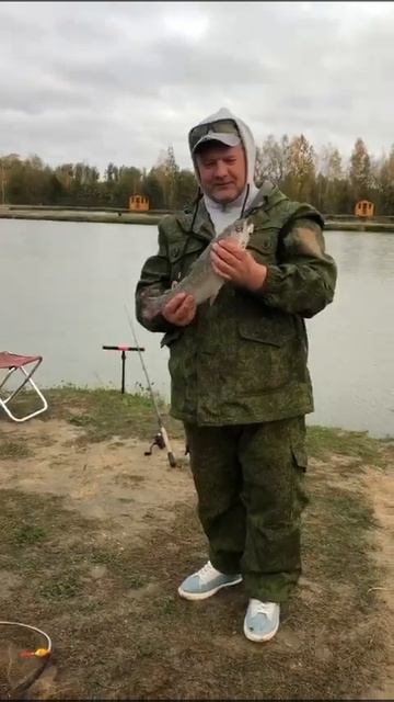 Поимка форели!Рыбалка в Подмосковье/Платная рыбалка в смотреть онлайн