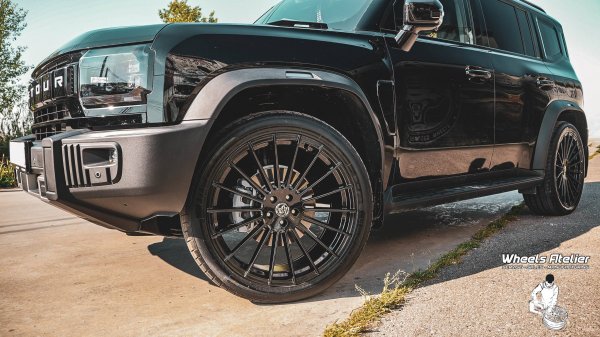 JETOUR T2 на стильных дисках R22 от производителя AKEVLAR ALLOY | Ателье Колёс | Wheels Atelier