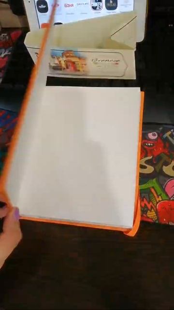 Пришла посылка. Скетчбук и белые гелевые ручки 🖼️🖍? смотреть онлайн