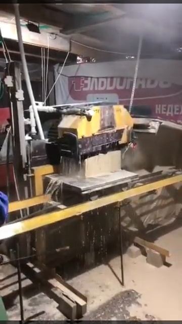 так пилят природный камень для облицовки. смотреть онлайн