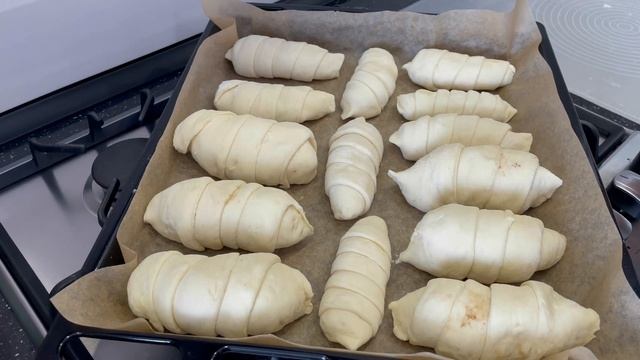 Вкуснейшая и быстрая выпечка из дрожжевого слоенного