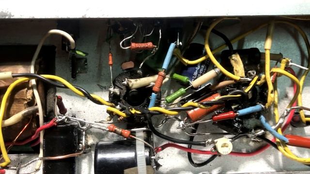 Fender CHAMP 6Н9С, 6П6С