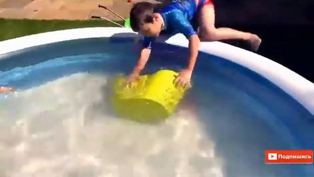 Mistr Max и Miss Kate БАССЕЙН СО СЛАДОСТЯМИ ПАПА В ШОКЕ!!! смотреть онлайн