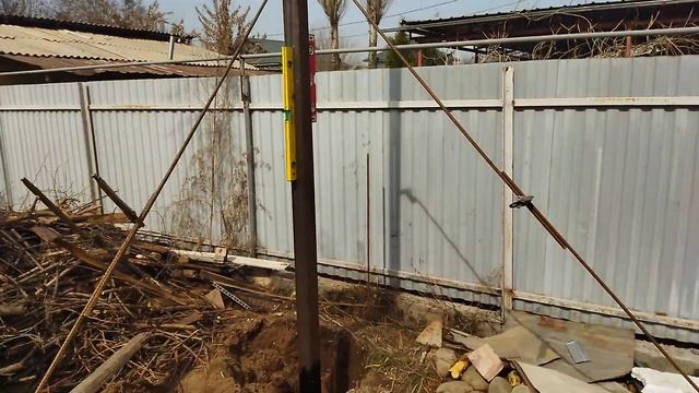 Как ровно установить 6 метровый  столб