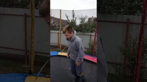 Как научиться делать сальто на ноги на батуте