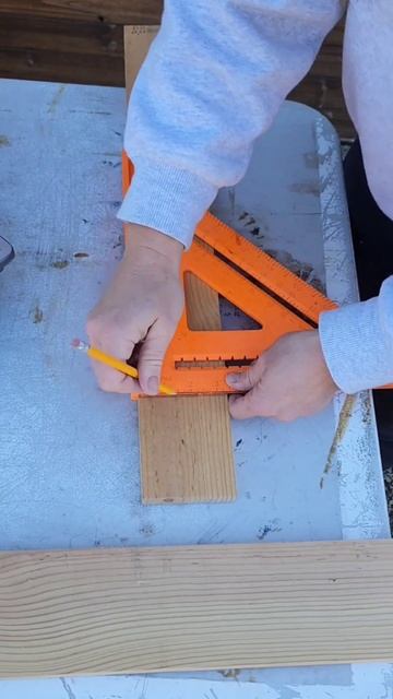 Прямой угол между досками разной толщины. #shorts смотреть онлайн