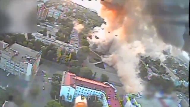 Удары ВС РФ по Херсону, вид с БПЛА смотреть онлайн