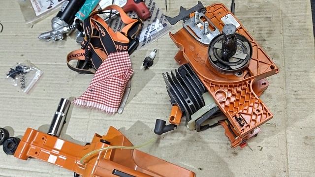 Husqvarna 142-сборка и регулировка карбюратора . Assembly and adjustme смотреть онлайн