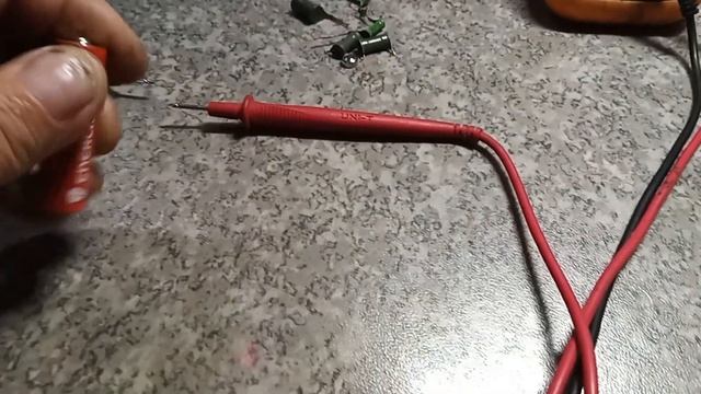 Как НЕЛЬЗЯ проверять батарейки! И каким методом нужно.