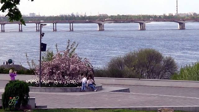 ПОРА ЦВЕТЕНИЯ ТЮЛЬПАНОВ\СМОТРОВАЯ ПЛОЩАДКА ПАРКА ШЕВ?