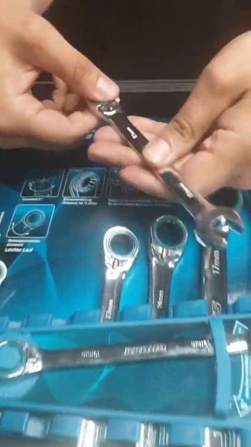 Набори ключів з тріскачкою GROSS (14890/14891/14891) смотреть онлайн