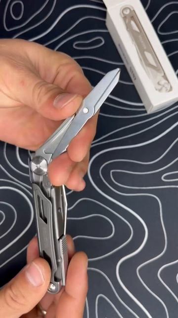 **Короткий відеоогляд ножа-мультитула Rocktol 12-в-1** смотреть онлайн