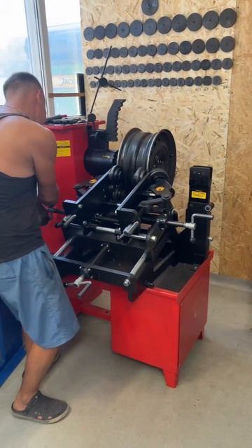 Правка, прокатка литых и штампованных дисков ( шиномон смотреть онлайн