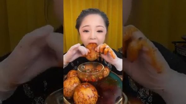 КИТАЙЦЫ ЕДЯТ НА КАМЕРУ/АСМР ЕДА!!!