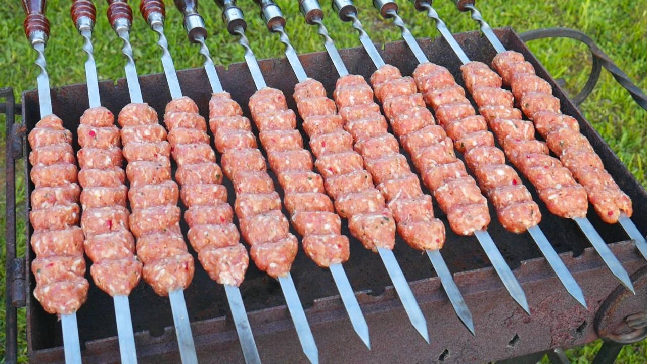 Люля Кебаб на Мангале - Молотый Шашлык который не падает с шампуров смотреть онлайн