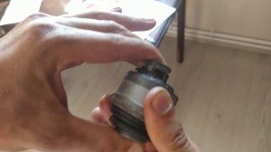 Неисправный плавающий сайлентблок.