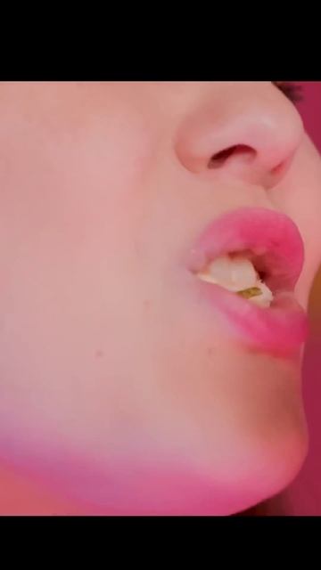 девушка ест бургер смотреть онлайн