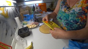 А Вы любите колбасный сыр ? А я теперь люблю. Я дилетант.