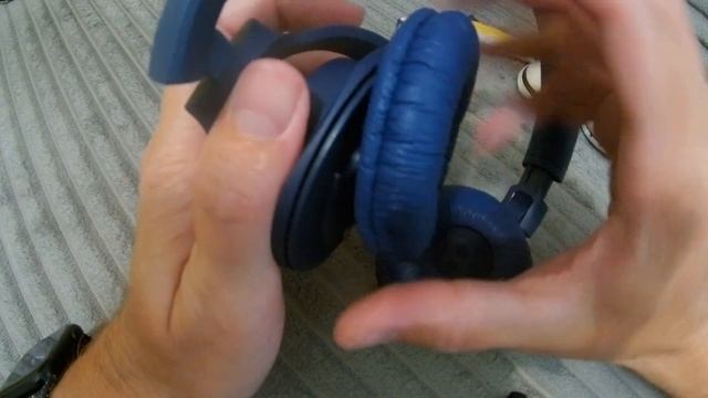 Легкий способ заменить амбушюры на наушниках JBL смотреть онлайн