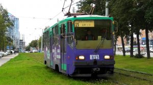 Трамвай Екатеринбурга УТМ 71-402 борт. №813 маршрут 21 следует по улице Челюскинцев