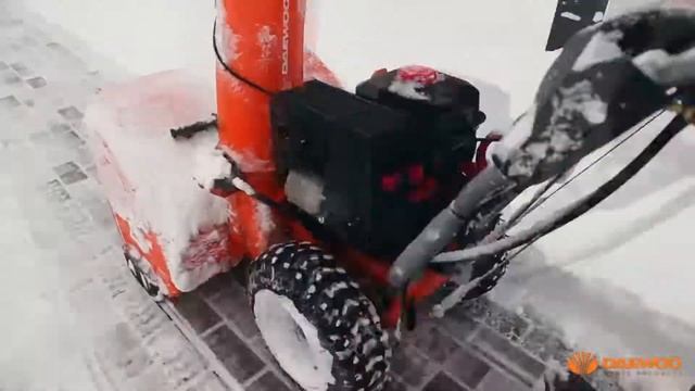 Огляд снігоприбирача Daewoo DAST 1080 (Snowthrower Daewoo DAST 1080 Review) смотреть онлайн