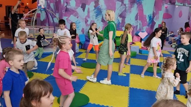 Ника с Ксюшей в Лёсиках! Бесплатный вход и мороженое в честь 1 июня! смотреть онлайн