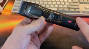 Как заряжать машинку для стрижки.