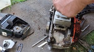 В каком состоянии бензопила??? 2 года на Лукойл масле 4т