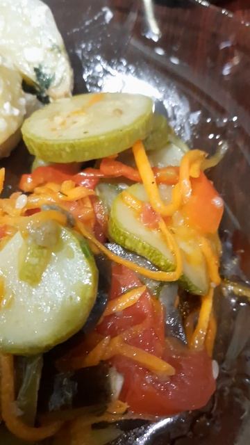 Холостяцкий ужин. Картофель по деревенски, овощное со? смотреть онлайн