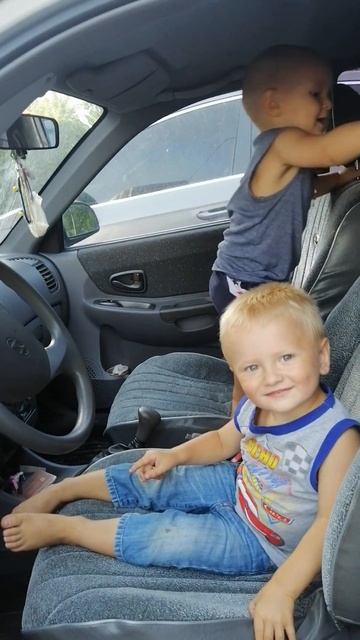 что они там делают 🙄🤔где детская тусовка 😎 круче, ч? смотреть онлайн