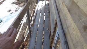 Обшивка стен деревянного дома доской снаружи и строит