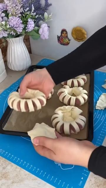 Сосиска в тесте 😋) подписывайся на мой канал там есть смотреть онлайн