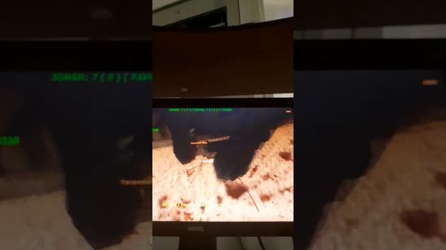 мальчик играет компьютер2часть