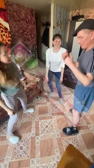 ТАНЦЫ ЗАШЛИ В ТУПИК! ИРИШКА ЧИКИ ПИКИ АГРЕССИВНАЯ К ПА? смотреть онлайн