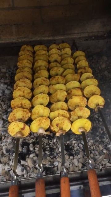 Картофель на мангале свиным салом смотреть онлайн