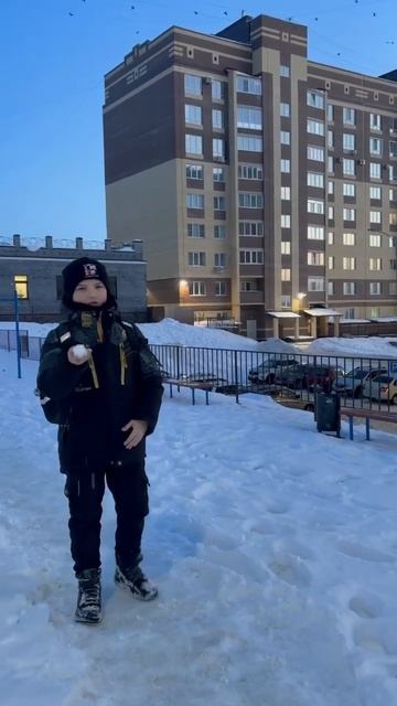 Как бросать снежок в кольцо #баскетбол #снежок #кольцо смотреть онлайн