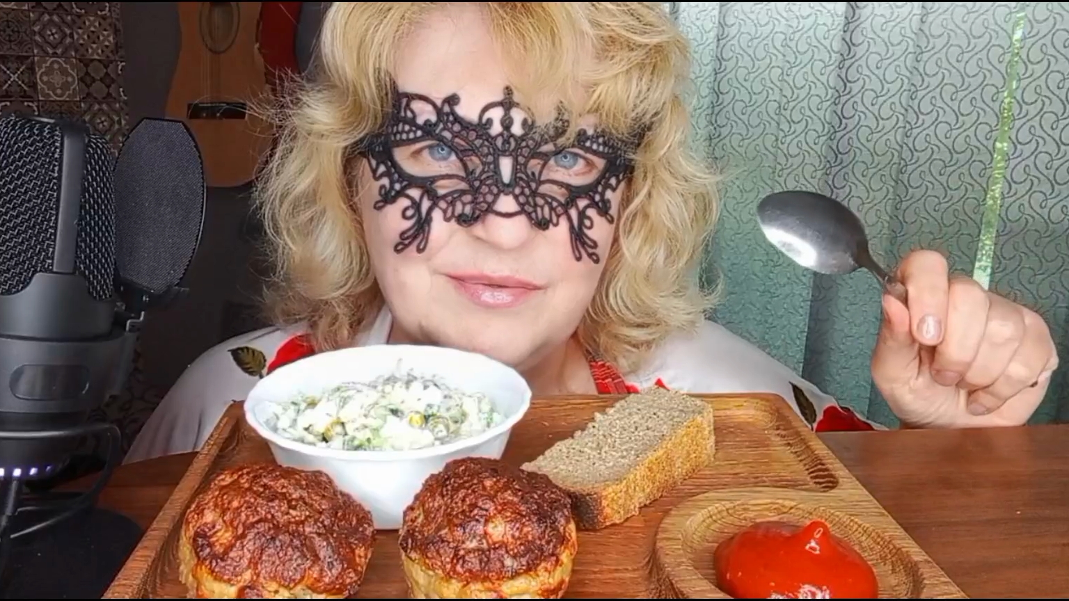 💥МУКБАНГ "МИНИ ОБЖОРЧИК" НАКОПТИЛИ НАЕЛИСЬ И ПРИГОТОВИЛА САЛАТИК💥 смотреть онлайн