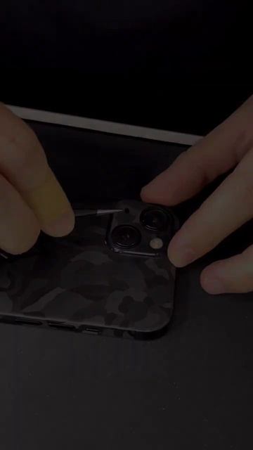 Как красиво защитить торцы iPhone 13 не используя чехол? #bronoskins #iphone13 #carbon смотреть онлайн