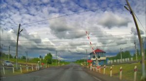 Железнодорожный переезд со шлагбаумом