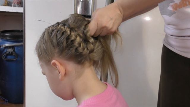 Причёска☺ плетение волос. Французская коса. смотреть онлайн
