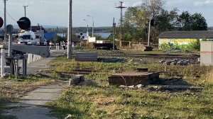 регулируемый железнодорожный переезд со шлагбаумом и