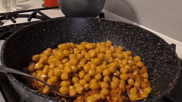 Макароны с фаршем и пастой песто, быстро и вкусно!