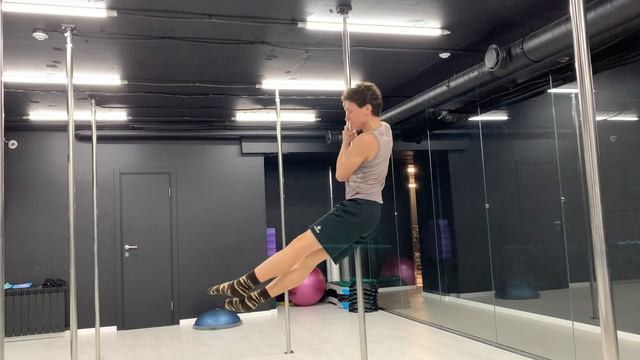 Развиваю навыки Pole Dance / Pole Sport || Пилонный спорт для бегунов на длинные дистанции :) смотреть онлайн