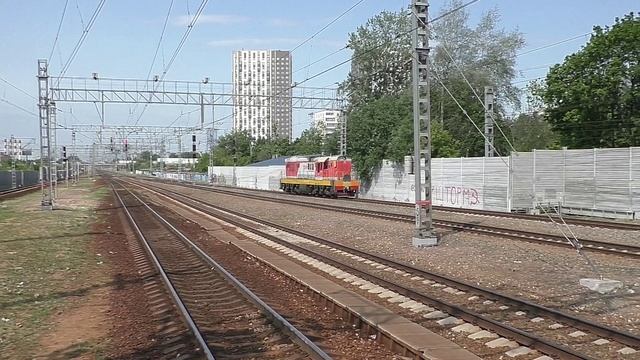 Маневровый тепловоз ЧМЭ3-4707 (ТЧЭ-2) следует резервом. смотреть онлайн