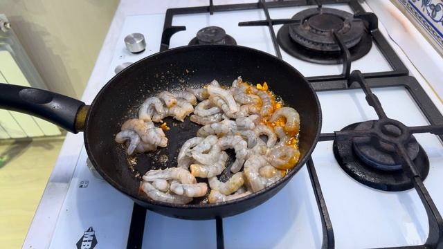 Жареные креветки в соусе Том-Ям смотреть онлайн